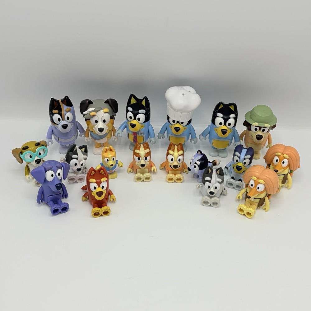 Bluey and Friends Family Figures Toys Lot of 18 Figures Moose Toys
